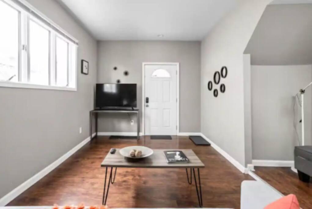 Cozy 1br Getaway - Bbq - Backyard - Pet - Friendly Casa vacanze Indianapolis